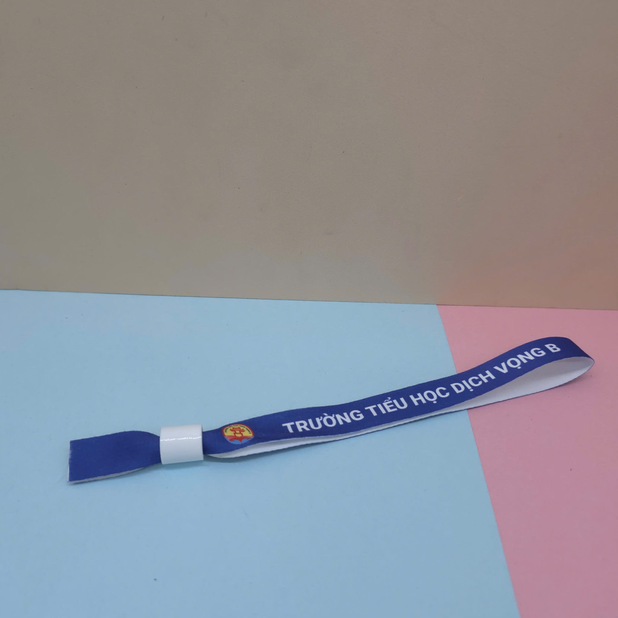 Dây đeo tay cho trường học